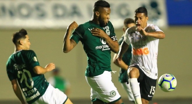 Corinthians marca no final e garante empate por 1 a 1 contra o Goiás