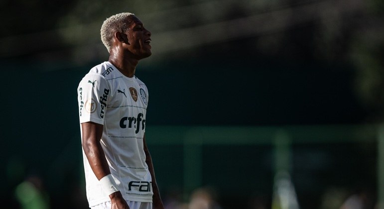 Volante Danilo durante o empate entre Palmeiras e Goiás no Brasileirão 2022