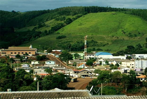 Goioxim (Paraná) - Cidade com 7.500 habitantes numa área de 702 km², a 860m de altitude e 275 km de distância da capital Curitiba.