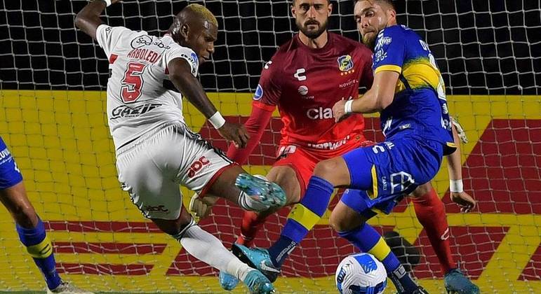 Arboleda foi o autor do primeiro gol do São Paulo na partida