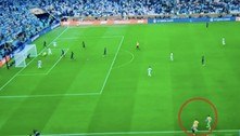 Jornal francês alega que gol de Messi foi irregular. Por conta de uma 'invasão' de argentinos 