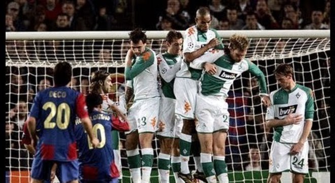 Veja 20 momentos que Ronaldinho Gaúcho destruiu o adversário