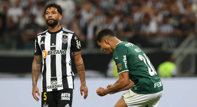 Zagueiro Murilo comemora gol contra o Atlético-MG pela Libertadores