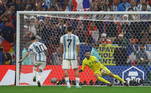 Messi igualou a marca de Pelé com 12 gols em Copa do Mundo ao abrir o placar para Argentina na final... Lloris só olhou a bola indo para o fundo do gol francês