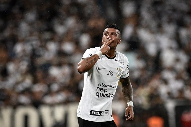 Melhor opção? Lesão de Renato Augusto abre espaço para Paulinho virar titular