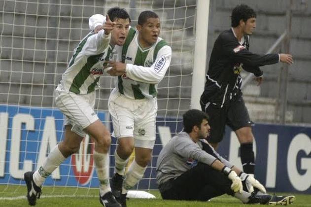 Juventude 6 x 1 Corinthians — 28/09/2003 Jogando sob a tradicional névoa da serra gaúcha, o Juventude aprontou para cima do Corinthians e aplicou a maior goleada do confronto: 6 a 1. A derrota foi tão pesada para os corintianos que o técnico Geninho comunicou sua demissão antes mesmo do fim da partida, em uma entrevista na beira do gramado