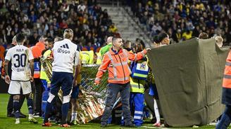 Goleiro fica desacordado após choque, e jogo do Ajax é suspenso (OLAF KRAAK/AFP - 30.09.2023)