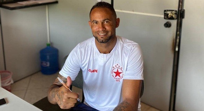 Goleiro Bruno está em regime semiaberto e assinou contrato com Rio Branco-AC