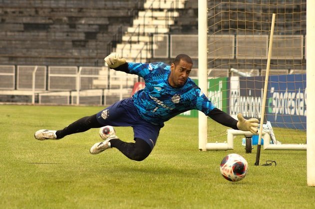 Léo Vieira, da Inter de Limeira, sofreu 18 gols nesta fase de grupos do Paulista, e também figurou entre os goleiros mais vazados do torneio