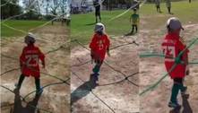 Goleiro mirim argentino se inspira na marra de Dibu Martínez e comemora com dancinha; veja