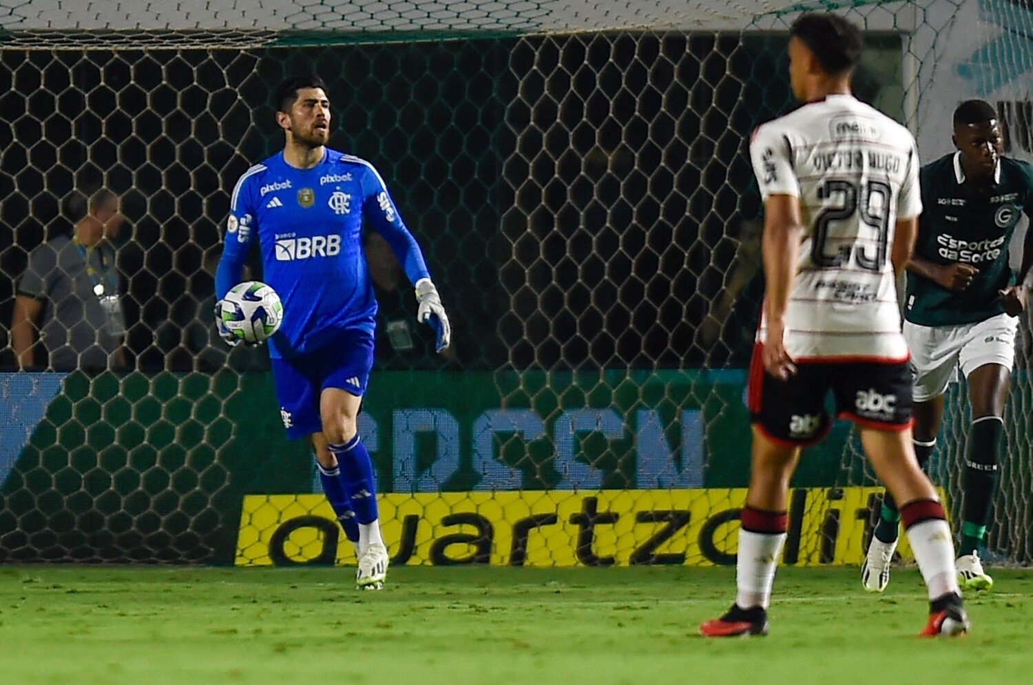 Com Rossi só em julho, Flamengo vive 'dança das cadeiras' entre os goleiros  no início de 2023 - Lance!