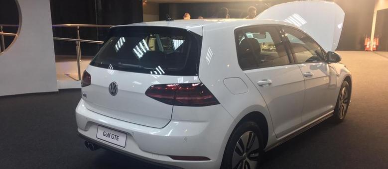 Traseira do Golf GTE que passa despercebido e pode ser confundida com a versão a combustão