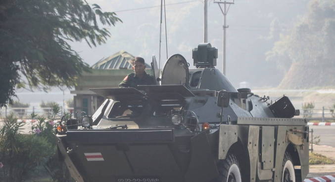 Militares prenderam líder do país e assumiram poder no domingo (31)
