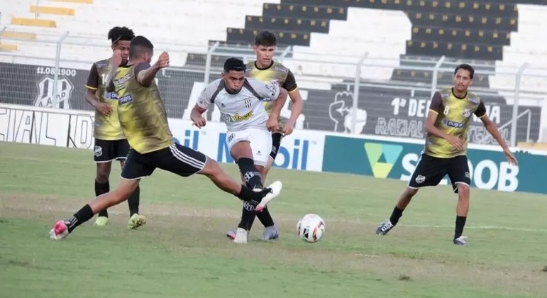 Gols da Macaca saíram apenas no final do confronto