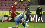 Com direito a hat-trick de Lewandowski, o Bayern não tomou conhecimento do Colônia e venceu o adversário fora de casa. Tolisso, ainda na primeira etapa, fez o outro gol da partida