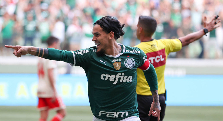 Gustavo Gómez comemora gol marcado pelo Palmeiras diante do Internacional no Allianz