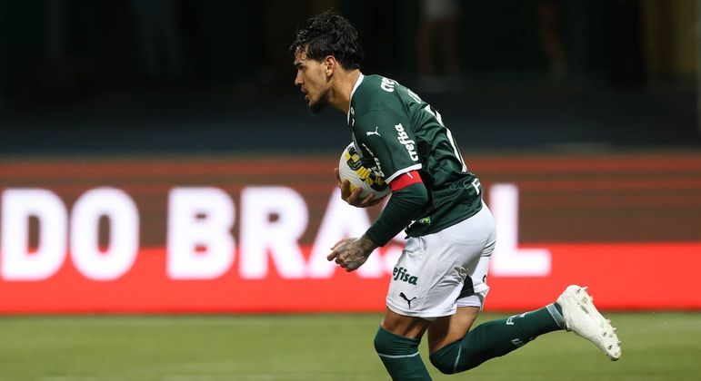 Gustavo Gómez comemora gol de pênalti anotado na derrota para o Ceará, pelo Brasileirão