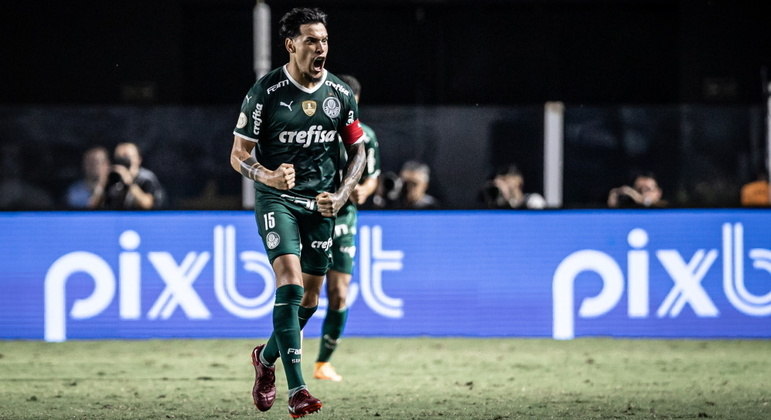 Zagueiro Gustavo Gómez, do Palmeiras, comemora único gol na Vila Belmiro
