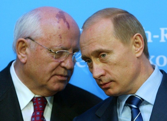 Gorbachev permaneceu no poder entre 1985 e 1991, quando a União Soviética chegou ao fim. O político tentou salvar a gigantesca república com reformas democráticas e econômicas, que culminaram na separação de todos os países que faziam parte da nação socialista