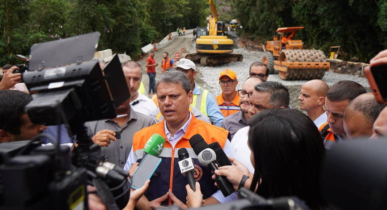Governo Tarcísio de Freitas em vistoria às obras do km 82 da Mogi-Bertioga