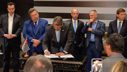 Tarcísio assina decretos e reduz carga tributária até 2024 (Mônica Andrade/Governo do Estado de SP - 27.02.2023)