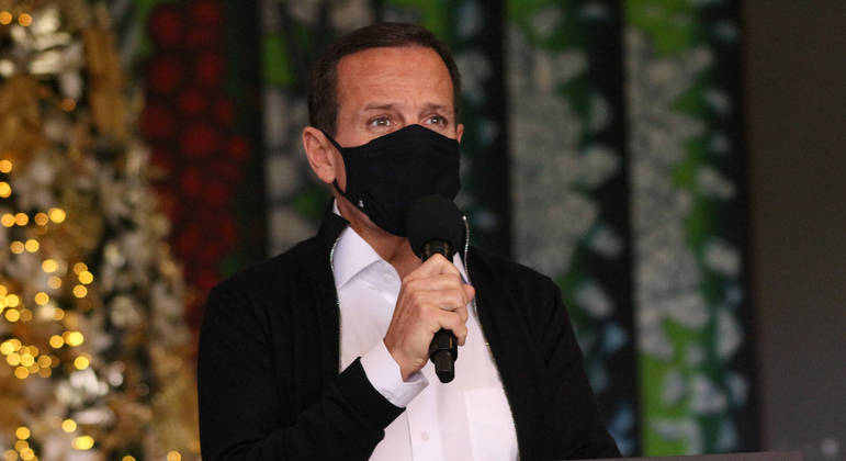 O governador João Doria anunciou o fim da obrigatoriedade do uso de máscara ao ar livre a partir de 11 de dezembro