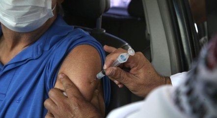 Vacinação contra a covid-19 continua nesta segunda