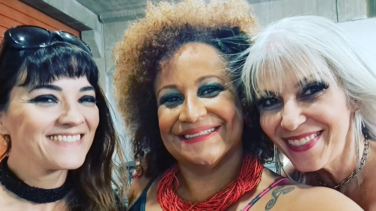 As amigas Erika Martins, Graça Cunha e Tatá Martinelli não deixaram de fazer aquela selfie especial nos bastidores. Será que as juradas estavam preparadas para a enxurrada de emoções do quarto episódio?