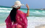 A transparência foi uma característica marcante dos looks da influenciadora em Cancún. A saída de praia usada na foto acima foi muito elogiada por seus seguidores no Instagram. 'Que look incrível', escreveu uma mulher. 'Onde tu comprou essa saída de praia?', questionou outra. 'Espetáculo', descreveu uma terceira nos comentários da publicaçãoVeja também: Com look transparente, Graciele Lacerda exibe bumbum avantajado
