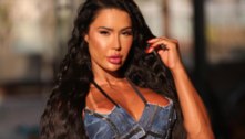 Gracyanne Barbosa exibe corpo sarado ao posar com minilook jeans