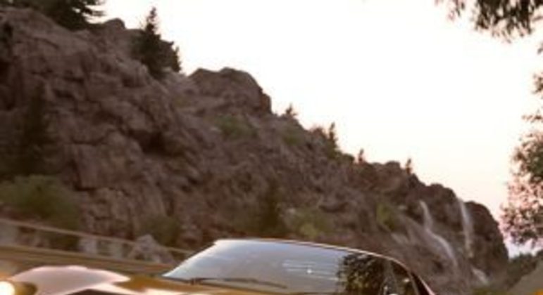 Gran Turismo 7 volta após 30 horas fora do ar e produtor responde críticos