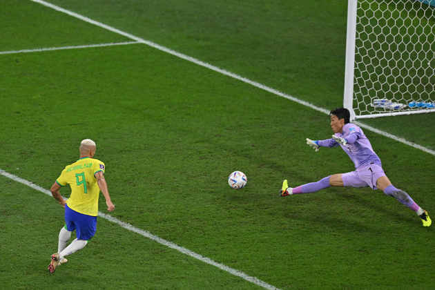 Grande jogada do Brasil. Assistência de Thiago Silva para Richarlison marcar o terceiro gol.
