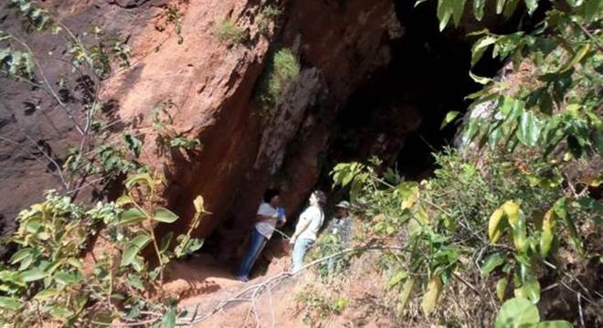 Alguns dos pesquisadores que examinaram o local acreditam que as marcas petrificadas foram deixadas por povos indígenas que viveram por ali milhares de anos atrás