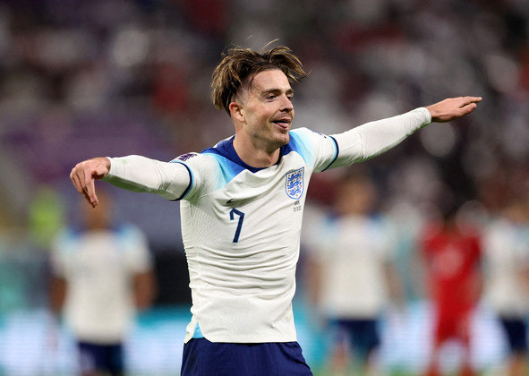 Grealish homenageia fã em comemoração de golO atacante da Inglaterra cumpriu a promessa e homenageou um fã após marcar gol no jogo contra o Irã. Grealish balançou os braços e comemorou como uma minhoca, a pedidos de Finaly, torcedor do Manchester City, clube em que o inglês atua. O garoto de 11 anos tem paralisia cerebral, doença também sofrida pela irmã mais nova do craque, Hollie