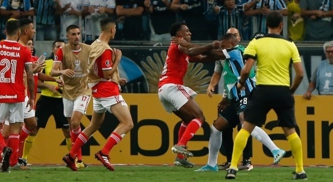 Jogo terminou em confusão em Porto Alegre