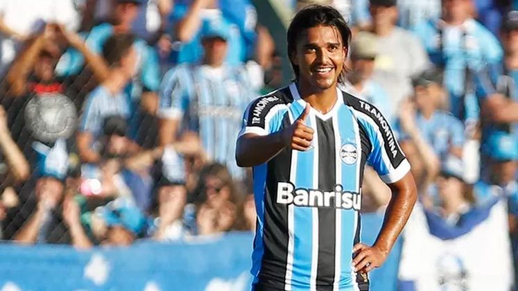 Grêmio - Marcelo Moreno (atacante): O atacante boliviano chegou ao Grêmio vindo do Shakhtar Donestk por 6 milhões de euros. No Imortal, fez 22 gols em 64 partidas.  