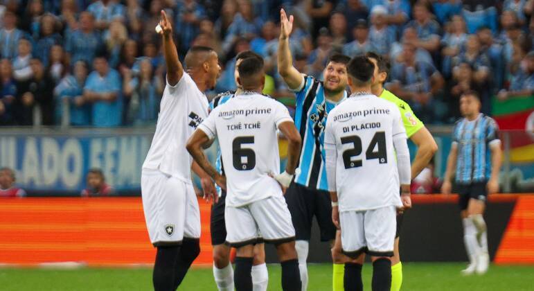 Lance Ignorado pela COMISSÃO DE ARBITRAGEM em jogo do Cruzeiro