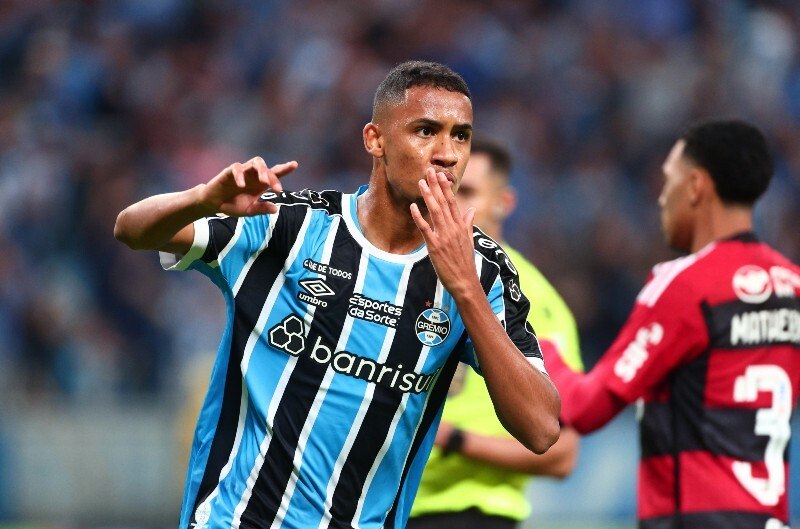 Renato Gaúcho preparou seu time para usar a força e velocidade contra o toque de bola do Flamengo