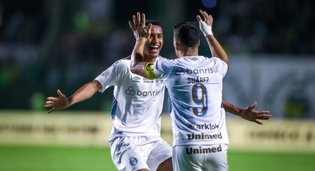 André, de cabeça, arrancou empate do Grêmio no fim
