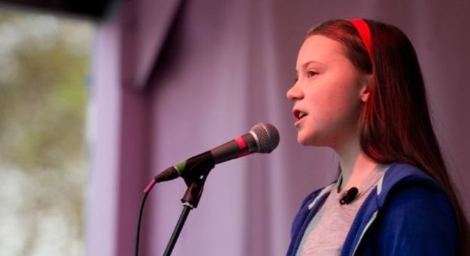 A jovem ativista Greta Thunberg quis viajar de trem durante viagem pela Europa para reduzir sua emissão de carbono