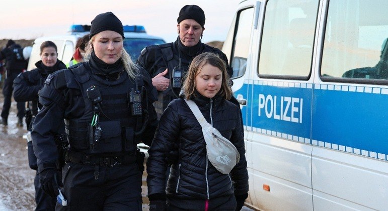 Greta Thunberg foi liberada horas após sua detenção