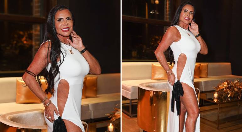 Gretchen também arrasou ao optar por um vestido branco com uma superfenda lateral para prestigiar um evento com a família. Um grande laço preto na lateral tornou o look ainda mais chamativo. Ela escolheu escarpins pretos de salto fino para arrematar o visual e recebeu diversos elogios nas redes sociais