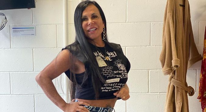 Gretchen passou por cirurgia íntima no fim de agosto e dividiu notícia com fãs
