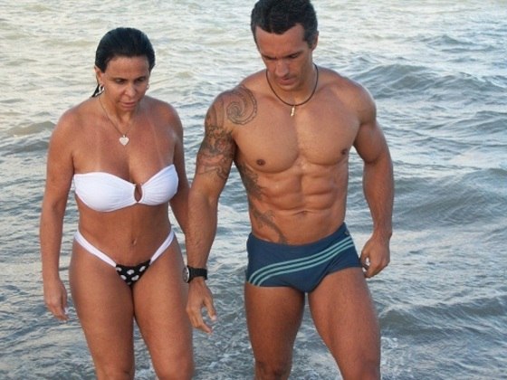 Após Gretchen 'matar' o marido, relembre todos os casamentos da cantora