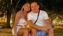 De vestido recortado, Gretchen combina look com o marido: 'Fazendo coisas que nunca fiz' 