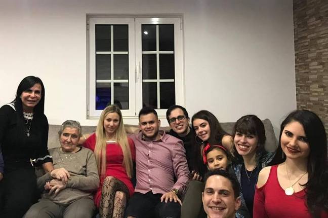 Cantora com a famlia no Natal de 2018