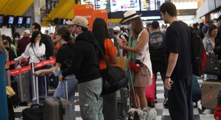 Sindicato Nacional dos Aeronautas recusa proposta e mantém greve
