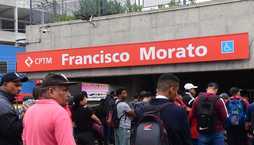 Estações fechadas devido à greve no Metrô e CPTM frustram passageiros em SP; veja imagens (Edu Garcia/R7 - 28.11.2023)