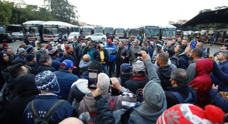 Sindicatos dos motoristas de SP afirma que greve continua até julgamento do dissídio