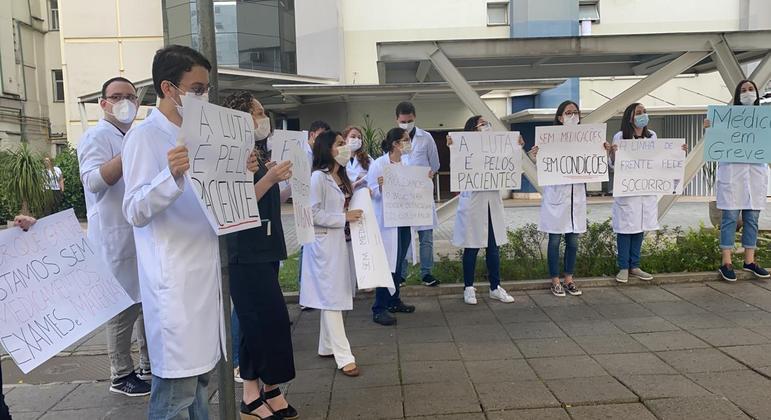 Médicos residentes entram em greve por falta de insumos e remédios no Hospital São Paulo